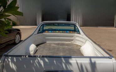 Chevrolet-El-camino-1985-White-4