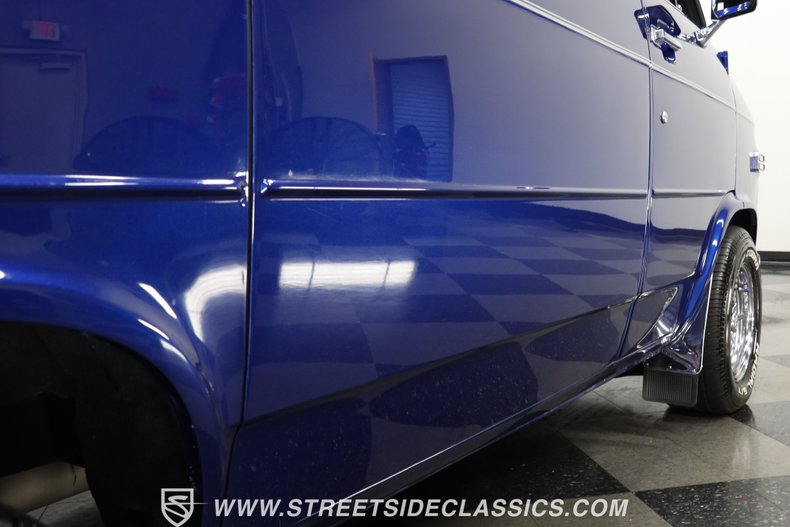 Chevrolet-G10-1984-Dark-Blue-Light-Blue-1