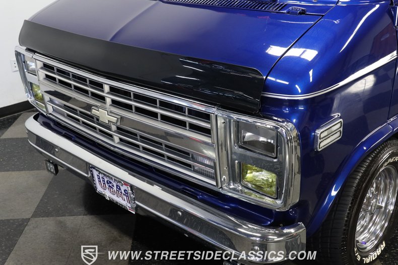 Chevrolet-G10-1984-Dark-Blue-Light-Blue-16
