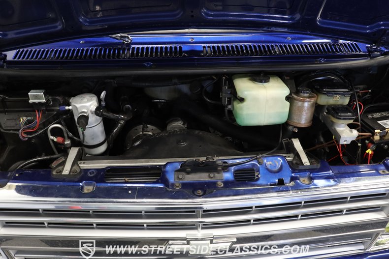 Chevrolet-G10-1984-Dark-Blue-Light-Blue-2