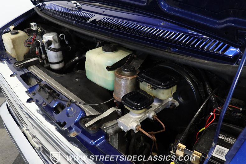 Chevrolet-G10-1984-Dark-Blue-Light-Blue-29