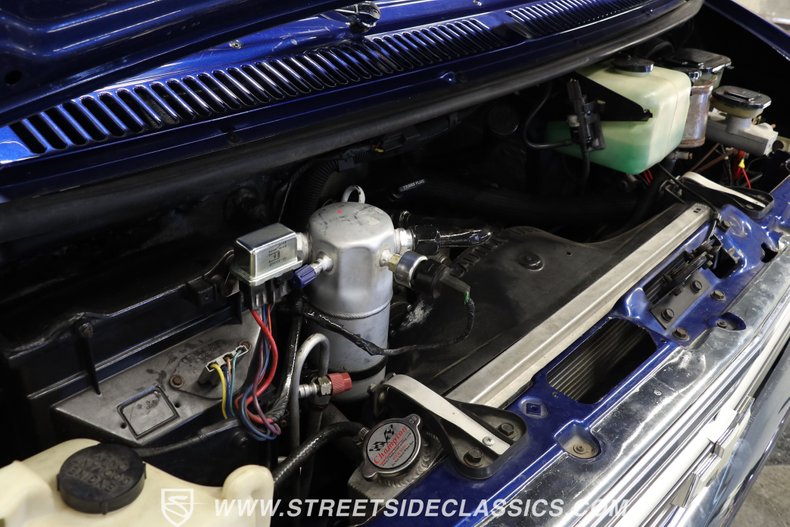 Chevrolet-G10-1984-Dark-Blue-Light-Blue-31