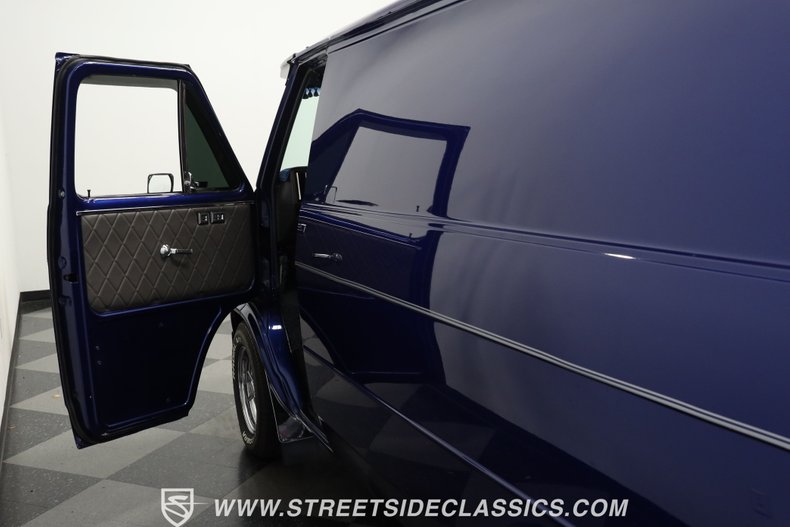 Chevrolet-G10-1984-Dark-Blue-Light-Blue-32