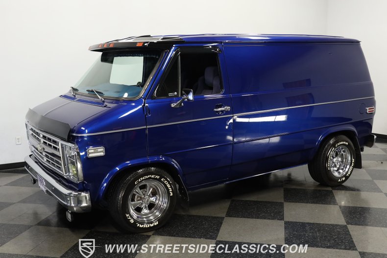Chevrolet-G10-1984-Dark-Blue-Light-Blue-4