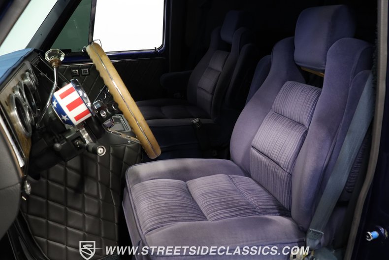 Chevrolet-G10-1984-Dark-Blue-Light-Blue-40