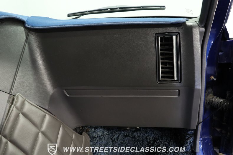 Chevrolet-G10-1984-Dark-Blue-Light-Blue-45