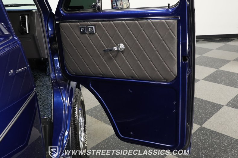 Chevrolet-G10-1984-Dark-Blue-Light-Blue-46