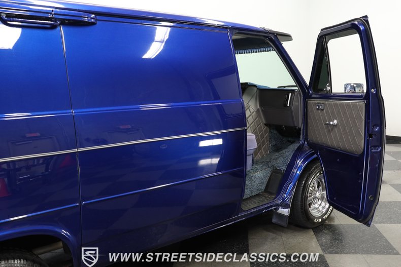 Chevrolet-G10-1984-Dark-Blue-Light-Blue-47