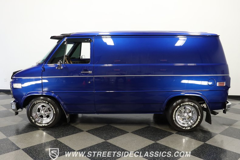Chevrolet-G10-1984-Dark-Blue-Light-Blue