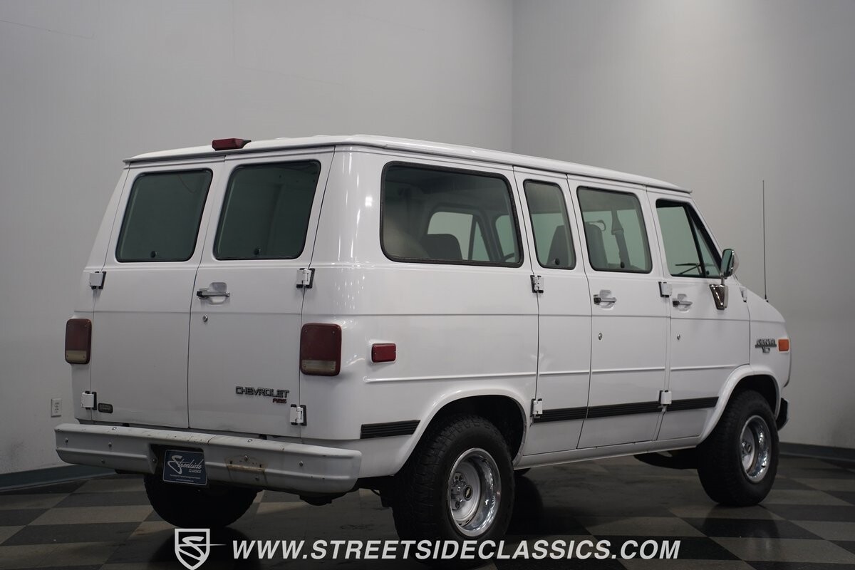 Chevrolet-G10-1995-Van-15