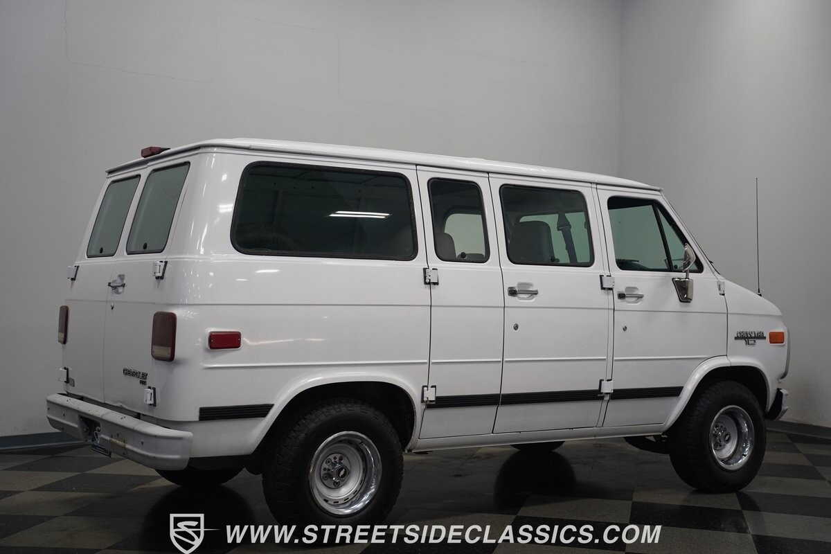 Chevrolet-G10-1995-Van-16