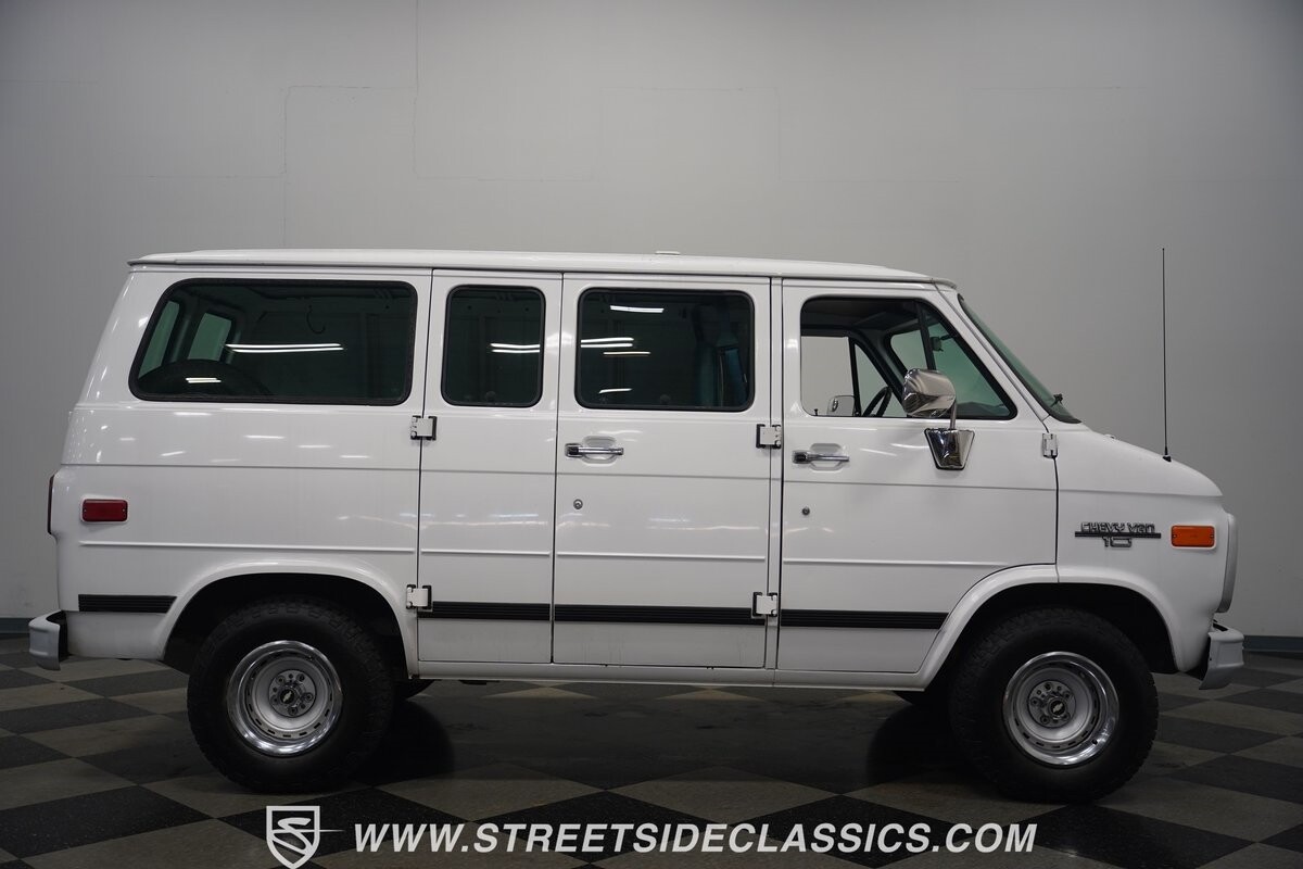 Chevrolet-G10-1995-Van-17