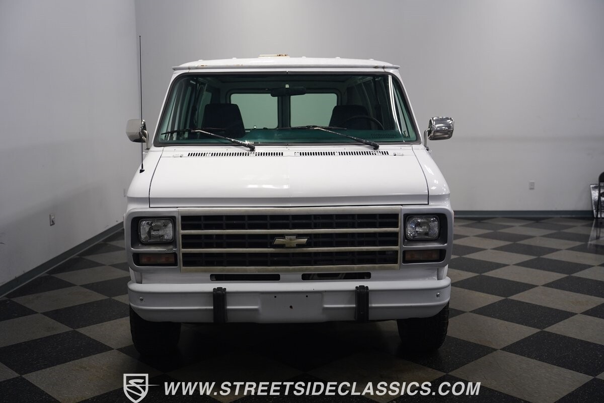 Chevrolet-G10-1995-Van-21