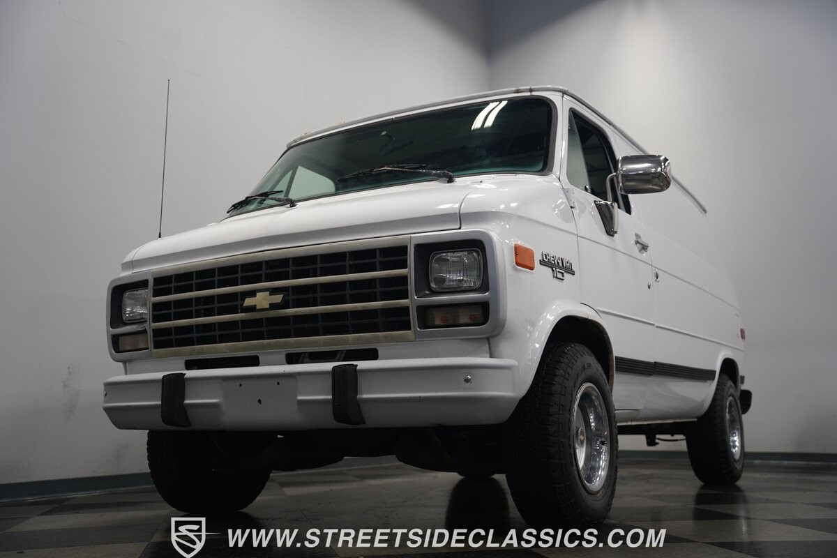 Chevrolet-G10-1995-Van-24
