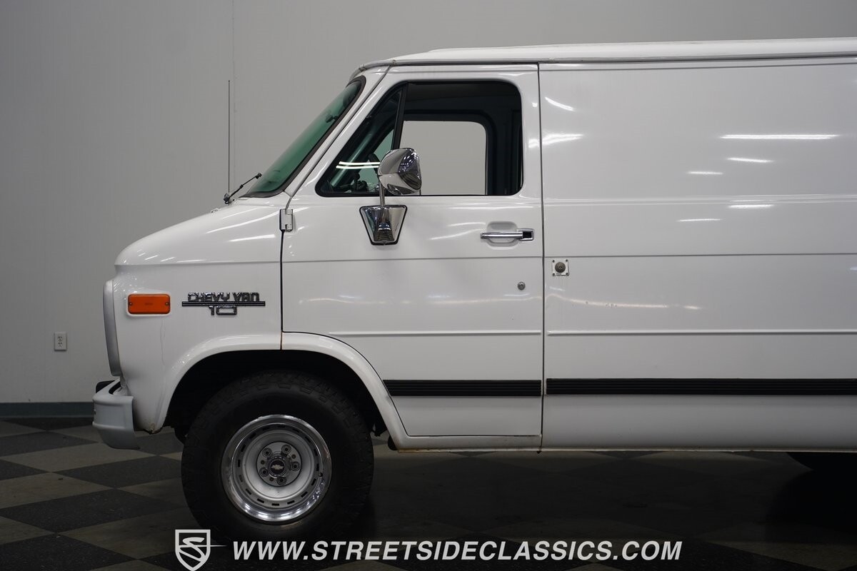 Chevrolet-G10-1995-Van-26