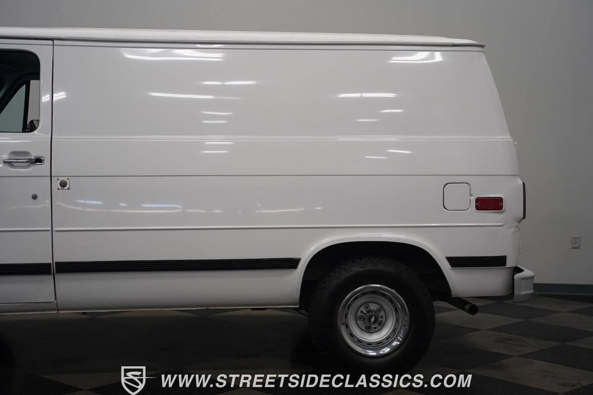 Chevrolet-G10-1995-Van-27
