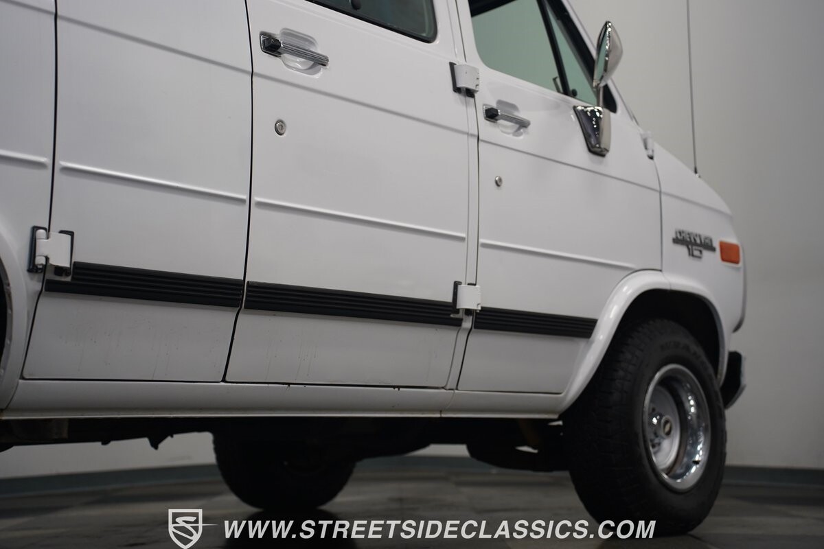 Chevrolet-G10-1995-Van-32