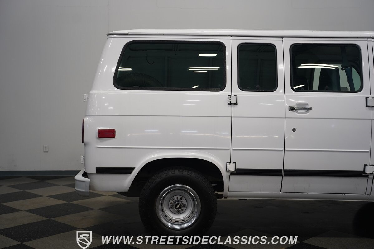 Chevrolet-G10-1995-Van-33