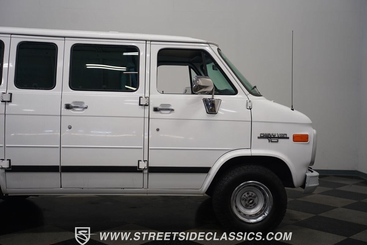 Chevrolet-G10-1995-Van-34