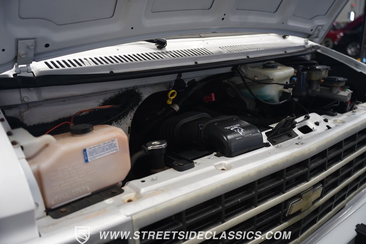 Chevrolet-G10-1995-Van-36