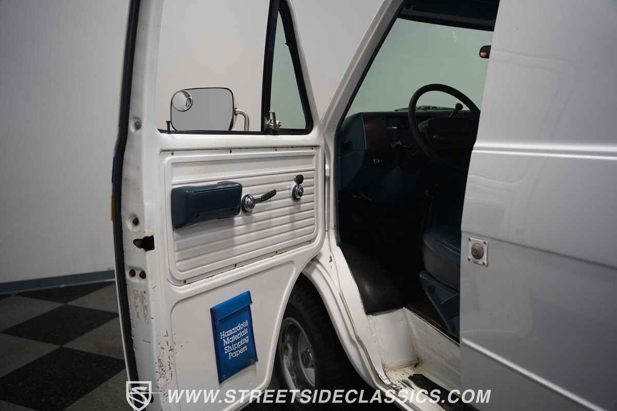 Chevrolet-G10-1995-Van-39