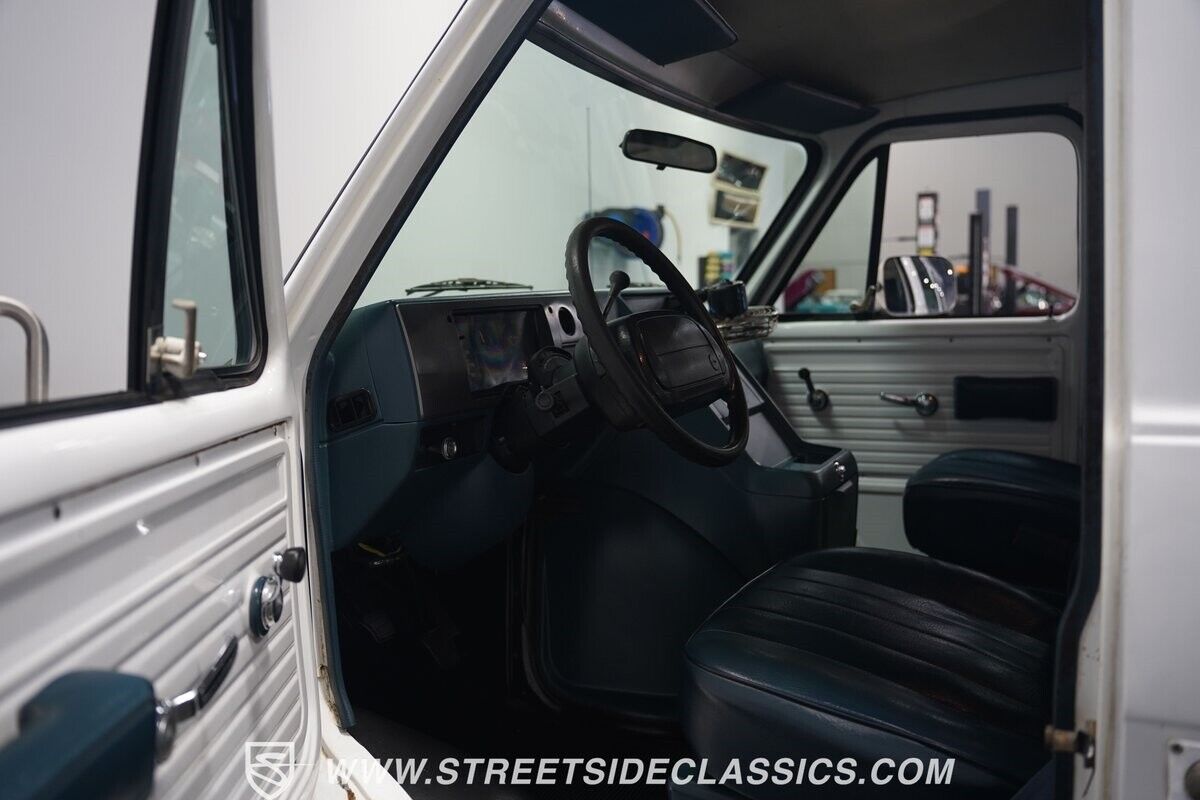 Chevrolet-G10-1995-Van-4