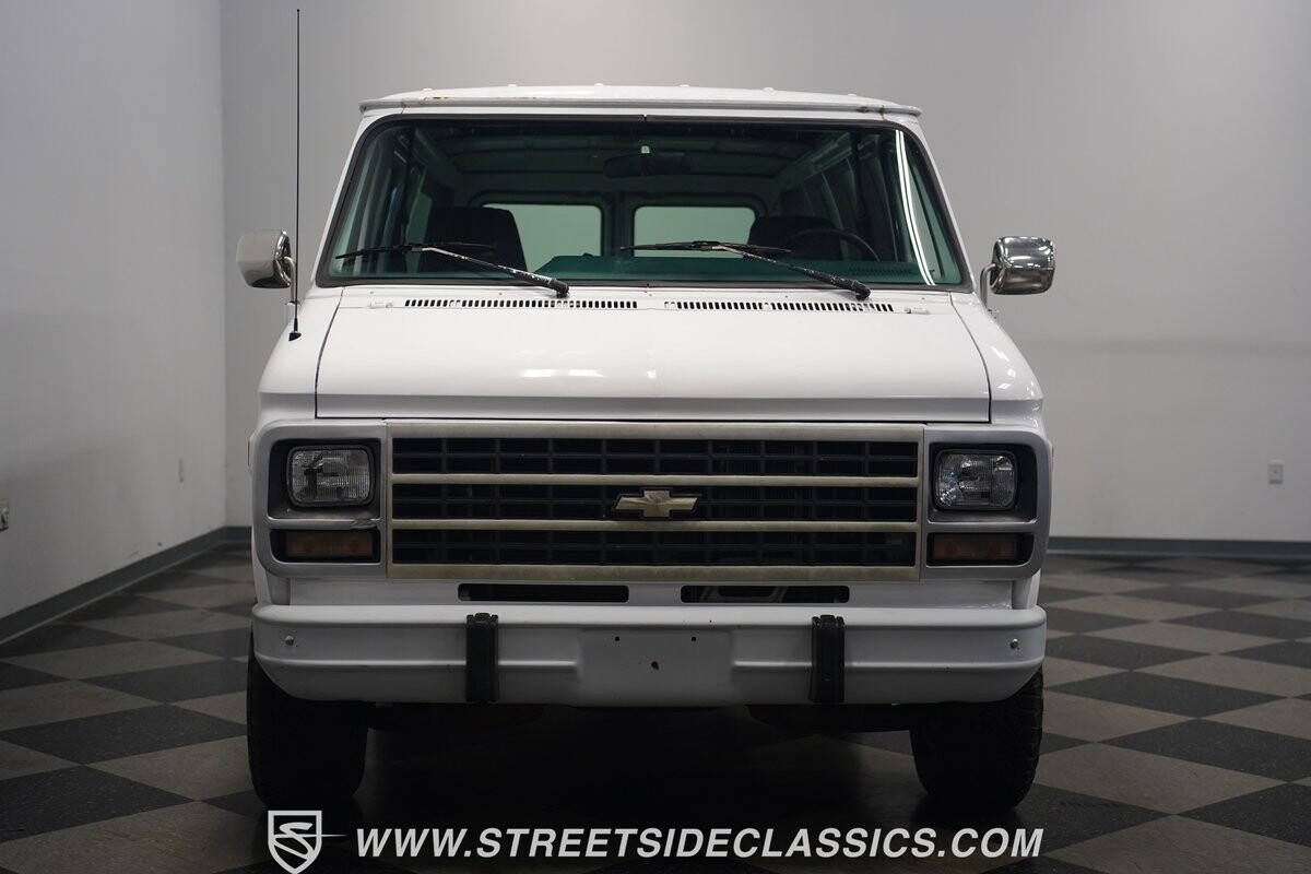 Chevrolet-G10-1995-Van-5