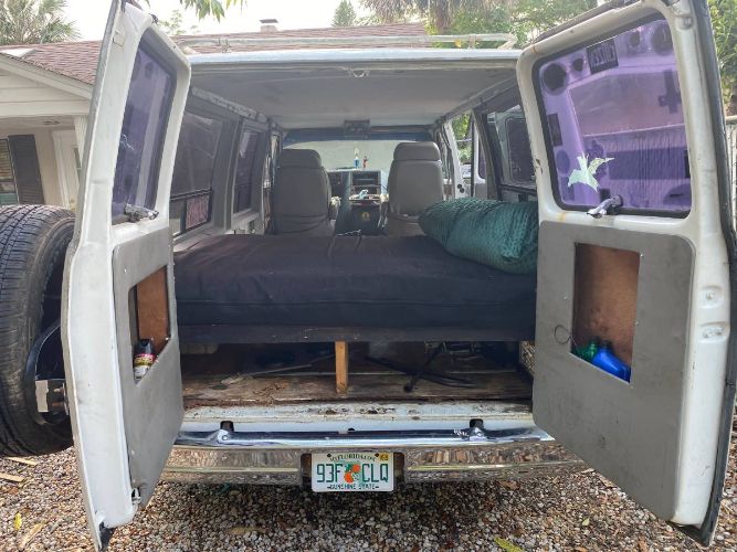 Chevrolet-G20-1988-Gray-1