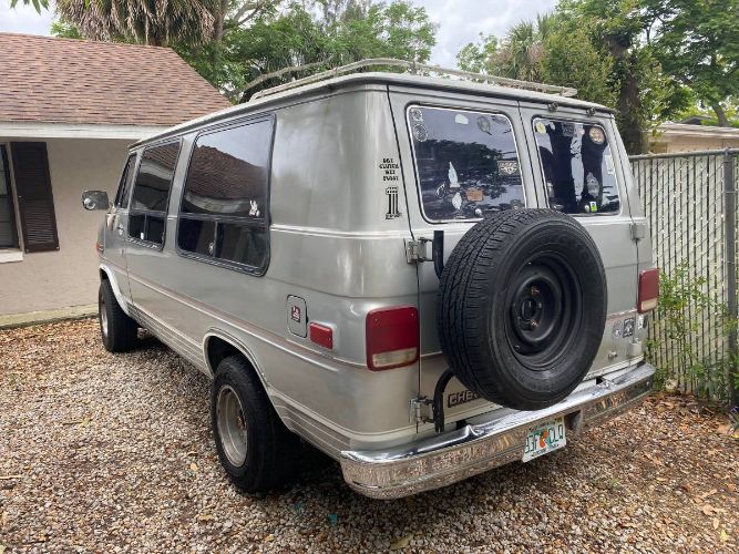Chevrolet-G20-1988-Gray-10
