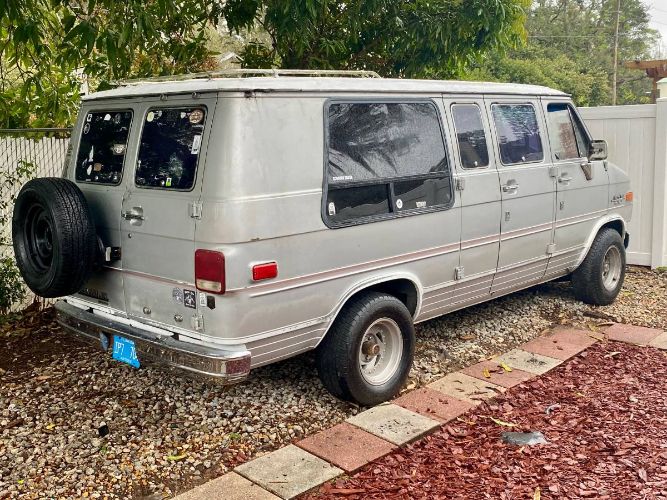 Chevrolet-G20-1988-Gray-11