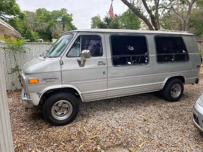 Chevrolet-G20-1988-Gray-13