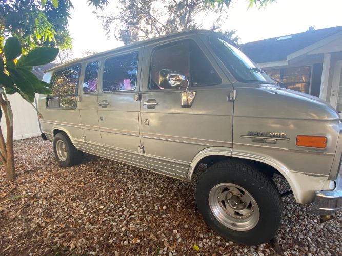 Chevrolet-G20-1988-Gray-8