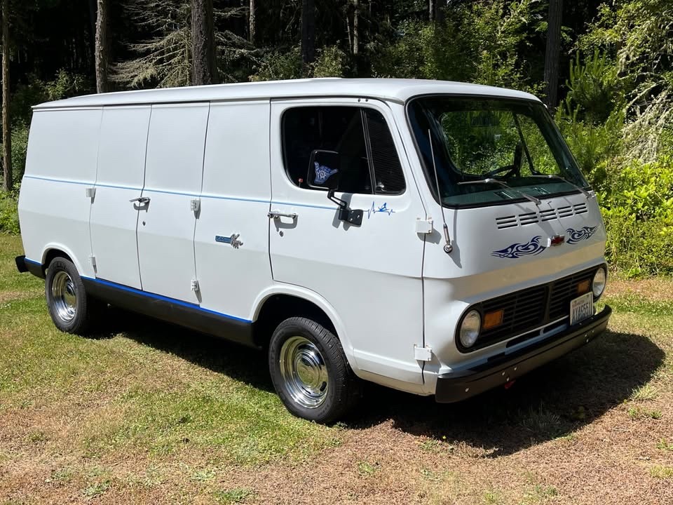 Chevrolet-G20-Van-1967-Van-Camper-22