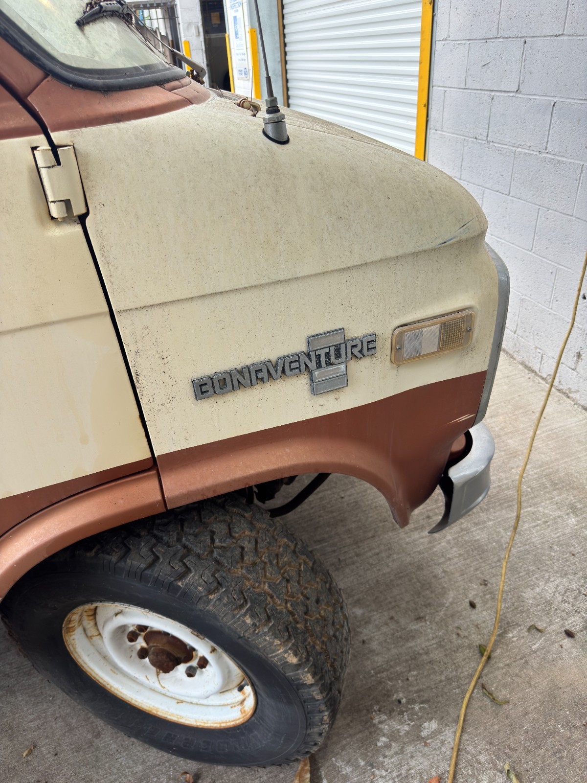 Chevrolet-G20-Van-1981-Extended-Passenger-Van-2
