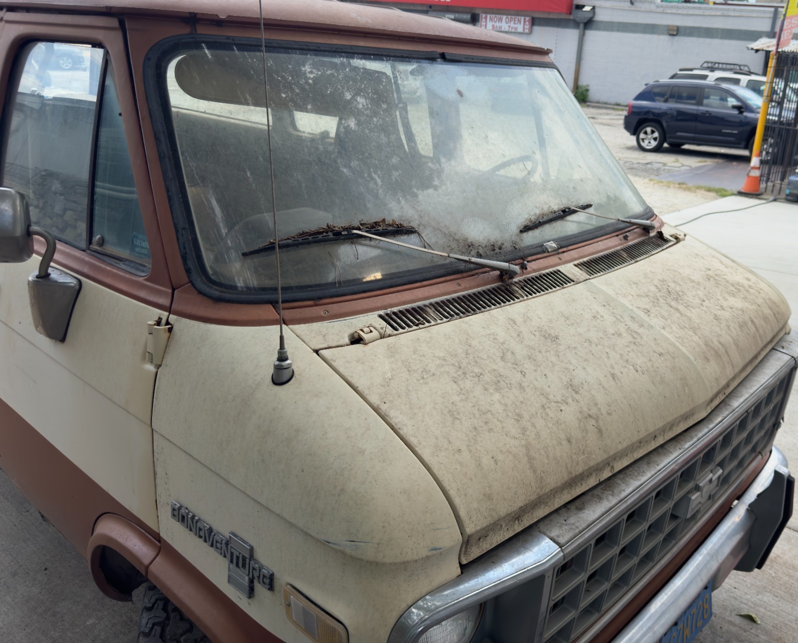 Chevrolet-G20-Van-1981-Extended-Passenger-Van-4