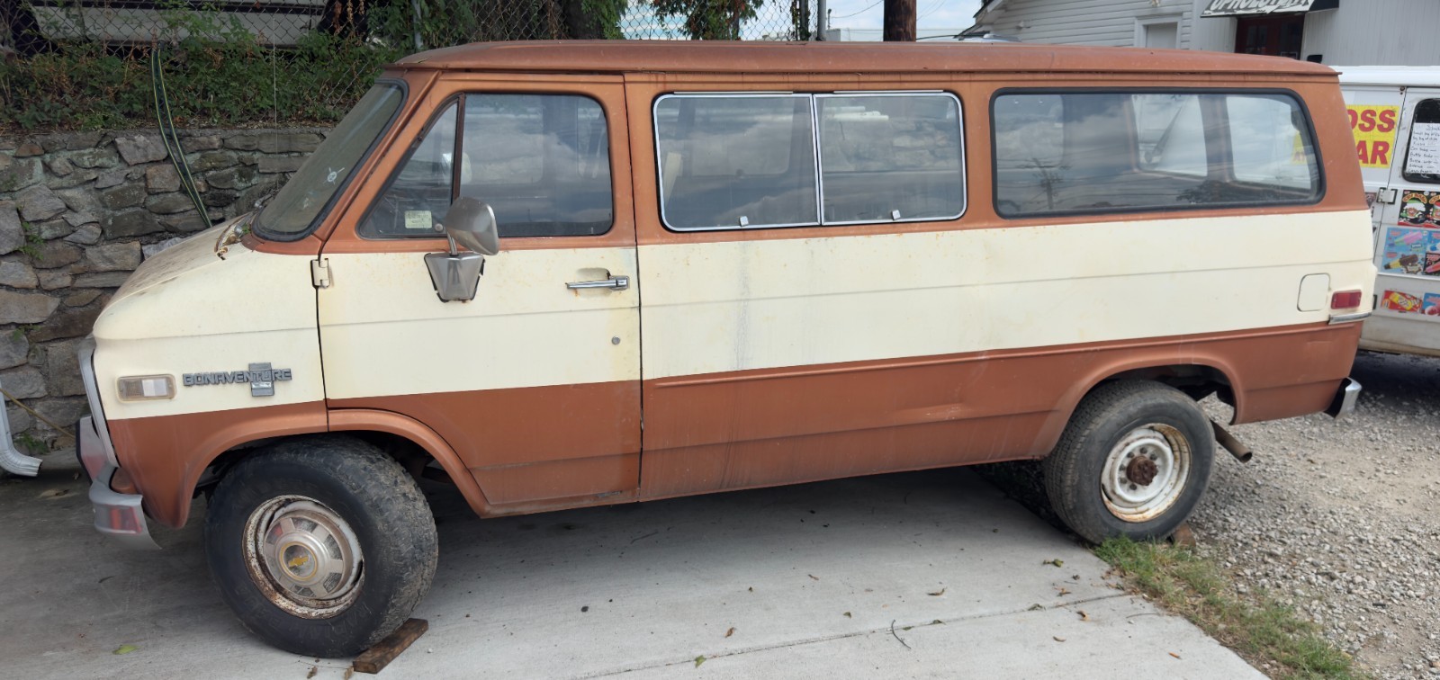 Chevrolet-G20-Van-1981-Extended-Passenger-Van
