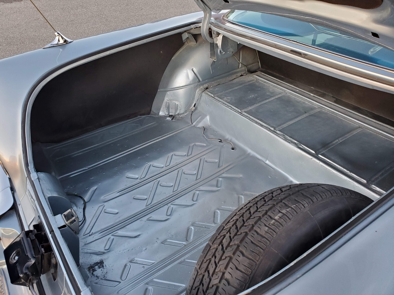 Chevrolet-Impala-1958-Other-26