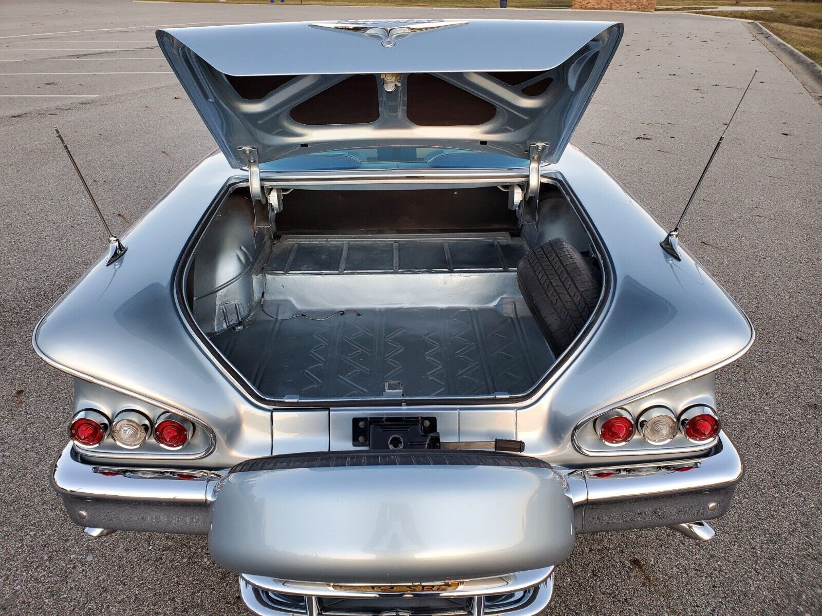 Chevrolet-Impala-1958-Other-28