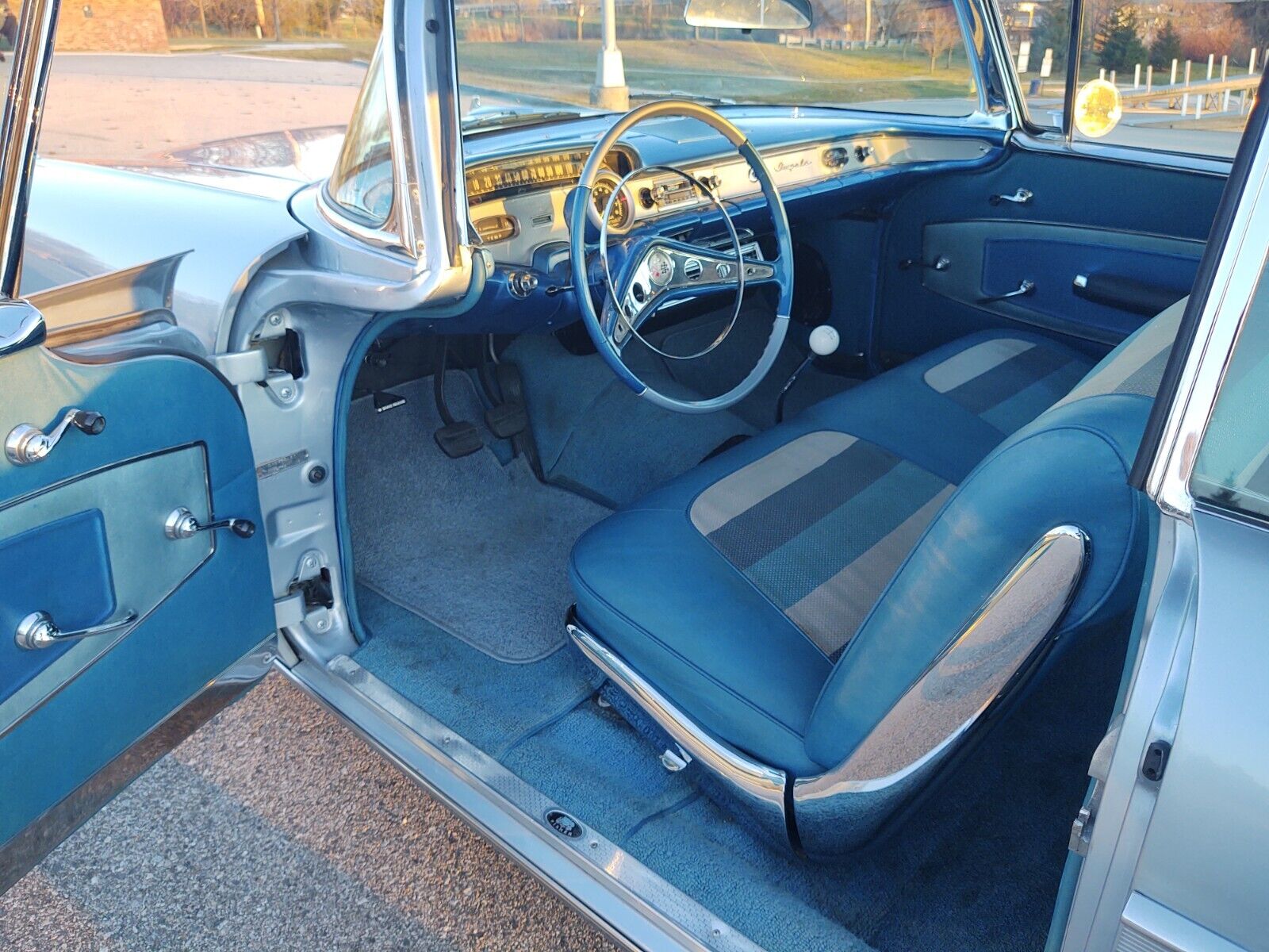 Chevrolet-Impala-1958-Other-32