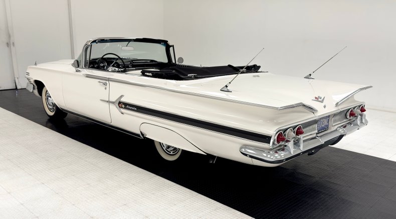 Chevrolet-Impala-1960-Ermine-White-Black-10