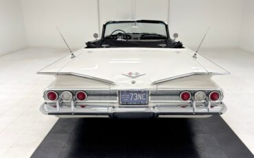 Chevrolet-Impala-1960-Ermine-White-Black-11