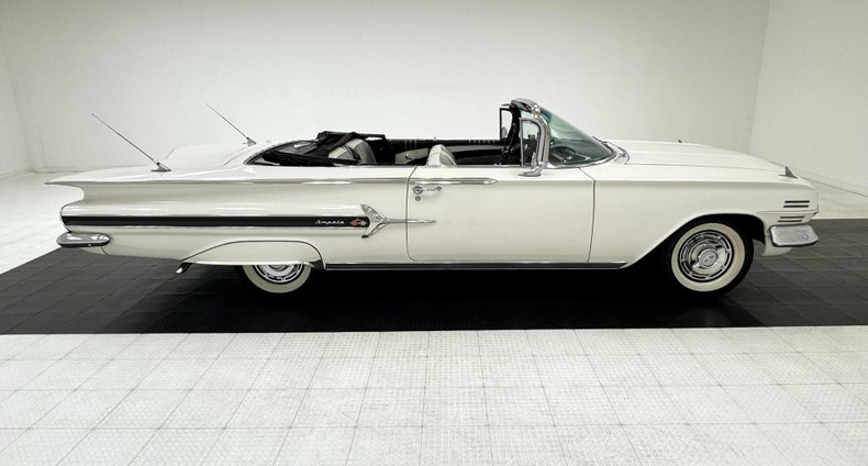 Chevrolet-Impala-1960-Ermine-White-Black-13