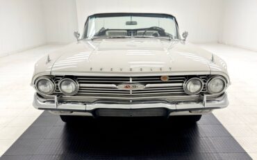 Chevrolet-Impala-1960-Ermine-White-Black-15