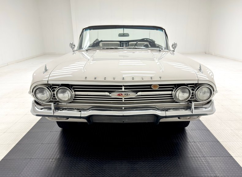 Chevrolet-Impala-1960-Ermine-White-Black-15