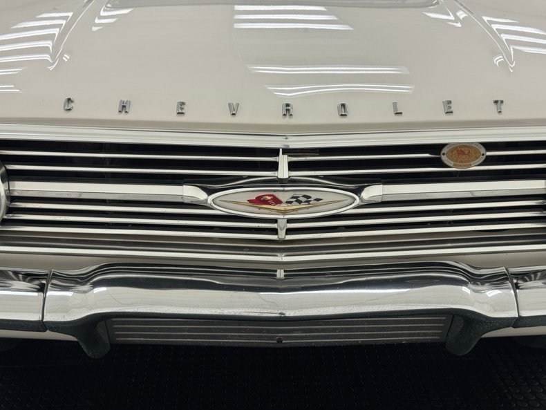 Chevrolet-Impala-1960-Ermine-White-Black-16