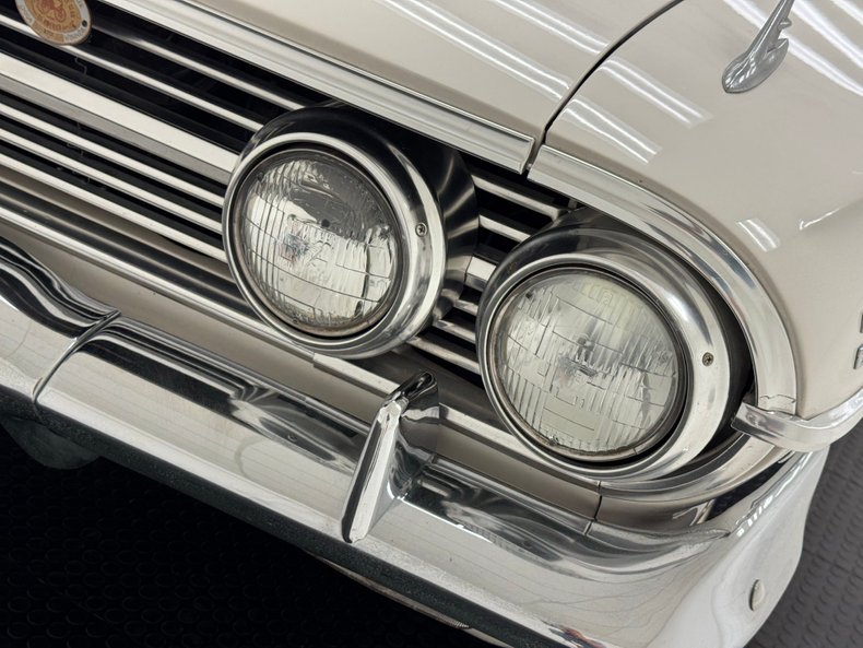 Chevrolet-Impala-1960-Ermine-White-Black-17