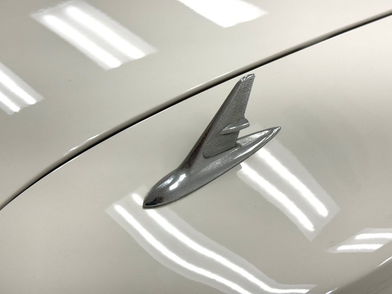 Chevrolet-Impala-1960-Ermine-White-Black-18