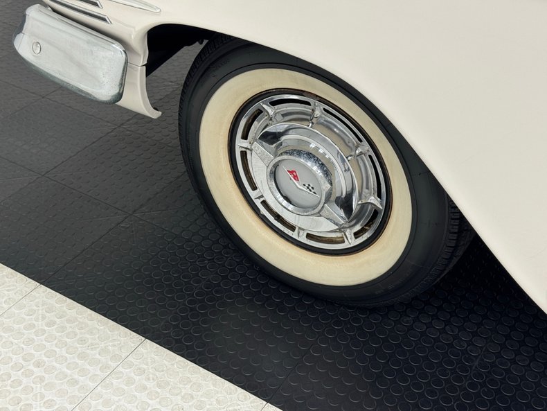 Chevrolet-Impala-1960-Ermine-White-Black-19