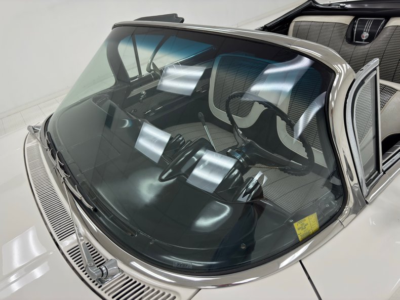 Chevrolet-Impala-1960-Ermine-White-Black-20