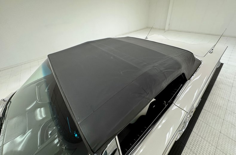 Chevrolet-Impala-1960-Ermine-White-Black-21